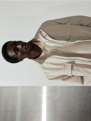 Reserved - Kurtka bomberka - beżowy