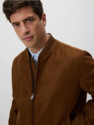 Reserved - Kurtka bomberka z imitacji zamszu - brązowy