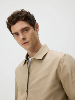 Reserved - Kurtka bomberka z kołnierzem - beżowy