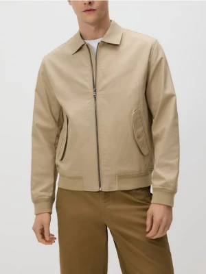 Reserved - Kurtka bomberka z kołnierzem - beżowy
