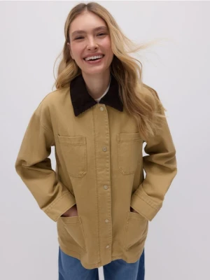 Reserved - Kurtka oversize z kontrastowym kołnierzem - beżowy