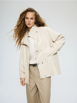 Reserved - Kurtka z imitacji skóry - beżowy