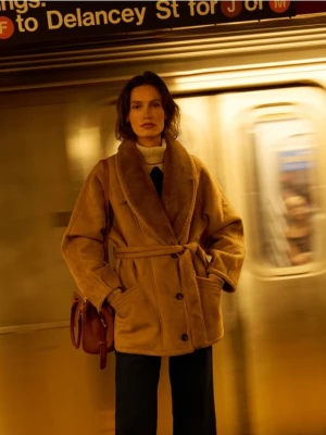 Reserved - Kurtka z imitacji zamszu - beżowy