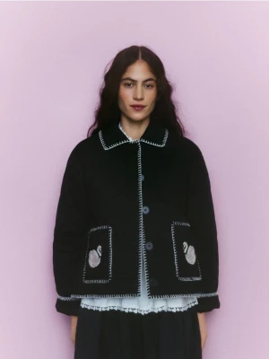 Reserved - Kurtka z kontrastowym wykończeniem - czarny