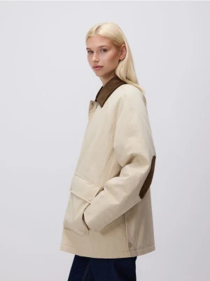 Reserved - Kurtka z kontrastowymi elementami - beżowy