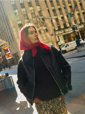 Reserved - Kurtka z kożuchem - ciemnobrązowy