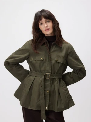 Reserved - Kurtka z paskiem - oliwkowy