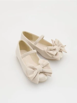 Reserved - Lakierowane baleriny z kokardą - kremowy