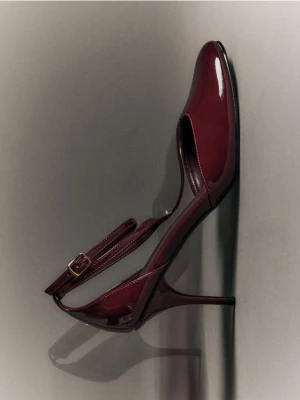 Reserved - Lakierowane czółenka - bordowy