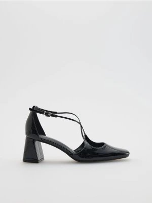 Reserved - Lakierowane czółenka - czarny