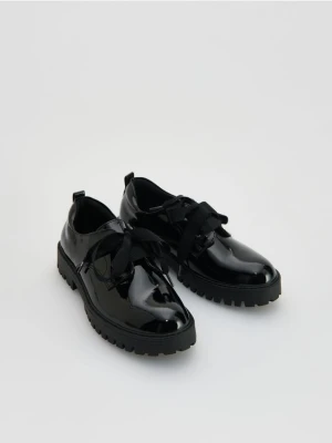 Reserved - Lakierowane loafersy - czarny