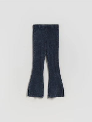 Reserved - Legginsy flare z rozcięciem - granatowy