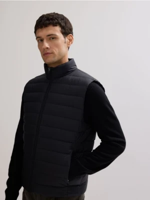 Reserved - Lekka pikowana kamizelka puchowa - czarny