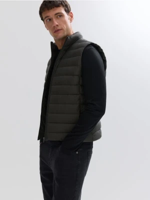 Reserved - Lekka pikowana kamizelka puchowa - zielony