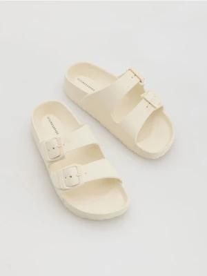 Reserved - Lekkie klapki z paskami - beżowy