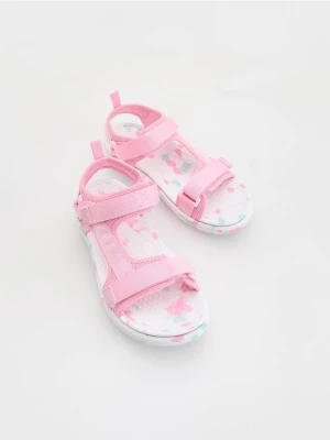 Reserved - Lekkie sandały na rzep - intensywny róż