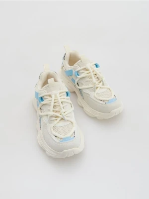 Reserved - Lekkie sneakersy - złamana biel