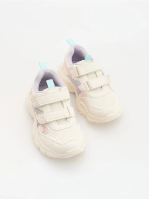 Reserved - Lekkie sneakersy - złamana biel