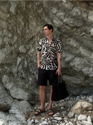 Reserved - Lniana koszula regular fit - ciemnobrązowy