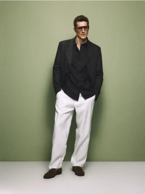 Reserved - Lniana koszula slim fit - ciemnobrązowy