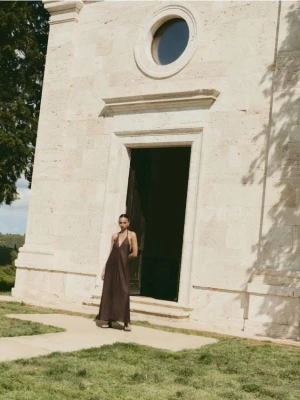 Reserved - Lniana sukienka midi - ciemnobrązowy