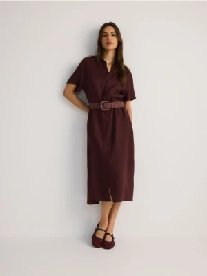 Reserved - Lniana sukienka midi z paskiem - ciemnobrązowy