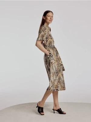 Reserved - Lniana sukienka z paskiem - wielobarwny