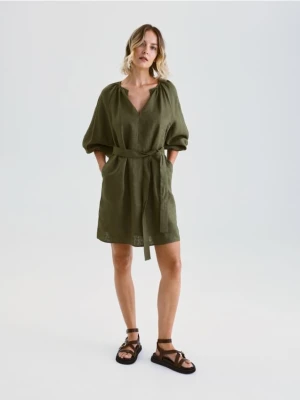 Reserved - Lniana sukienka z wiązaniem - oliwkowy
