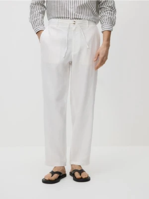 Reserved - Lniane spodnie chino straight - biały