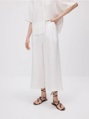 Reserved - Lniane spodnie culotte - biały