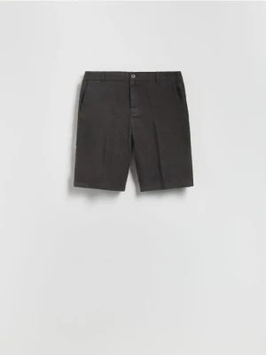 Reserved - Lniane szorty regular fit - ciemnobrązowy