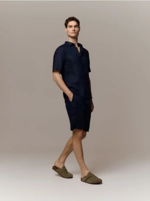 Reserved - Lniane szorty regular fit - granatowy