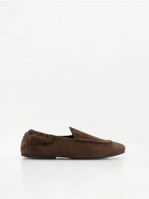 Reserved - Loafersy z owczej skóry - brązowy