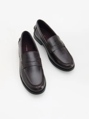 Reserved - Loafersy z paskiem - bordowy