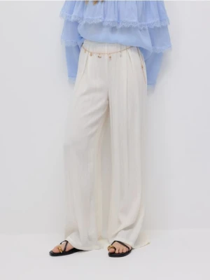 Reserved - Luźne spodnie z łańcuszkiem - złamana biel