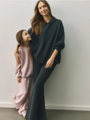 Reserved - Luźne spodnie z modalem - granatowy