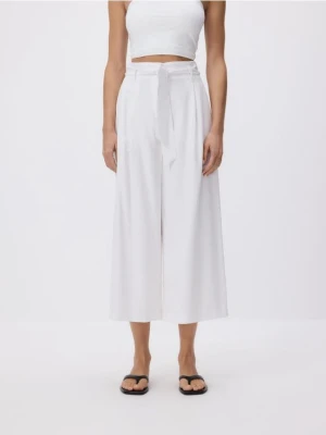 Reserved - Luźne spodnie z wiązaniem - biały