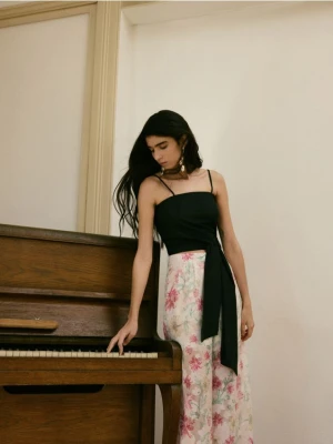 Reserved - Luźne spodnie z żakardowym wzorem - wielobarwny