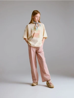 Zdjęcie produktu Reserved - Luźny t-shirt z nadrukiem - kremowy