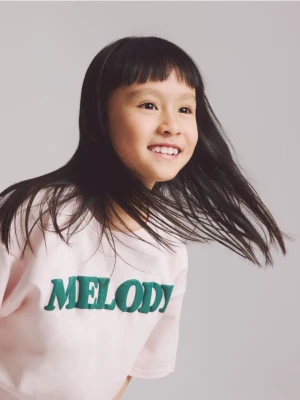 Reserved - Luźny t-shirt z nadrukiem - pastelowy róż