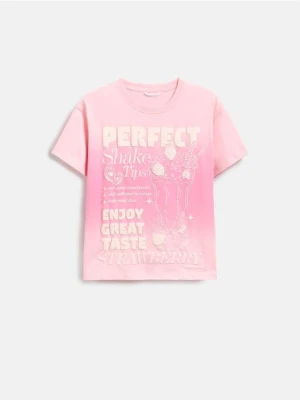 Reserved - Luźny t-shirt z nadrukiem - pastelowy róż