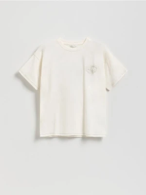 Reserved - Luźny t-shirt z nadrukiem - złamana biel