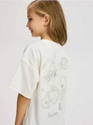 Reserved - Luźny t-shirt z nadrukiem - złamana biel