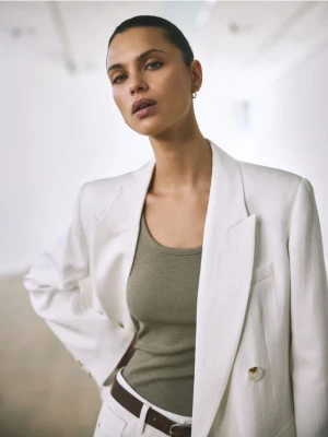 Reserved - Marynarka oversize z wiskozą - biały