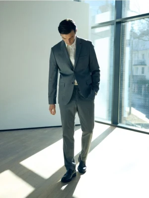 Reserved - Marynarka slim fit z dodatkiem wiskozy - ciemnoszary