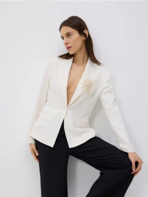 Reserved - Marynarka z broszką - kremowy