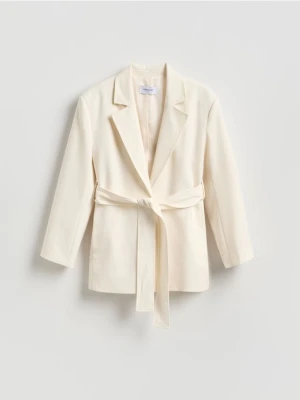 Reserved - Marynarka z paskiem - złamana biel