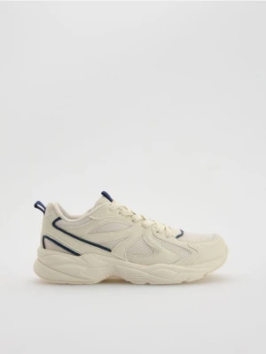 Reserved - Masywne sneakersy na szerokiej podeszwie - biały