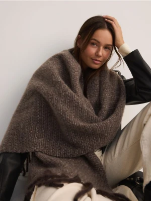 Reserved - Miękki szalik z frędzlami - brązowy