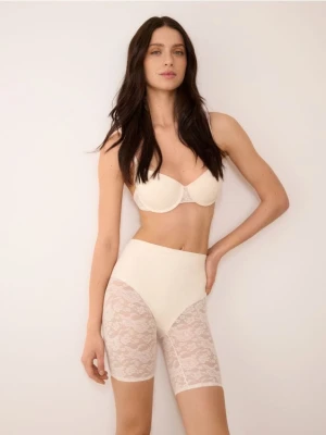 Reserved - Modelujące majtki - złamana biel